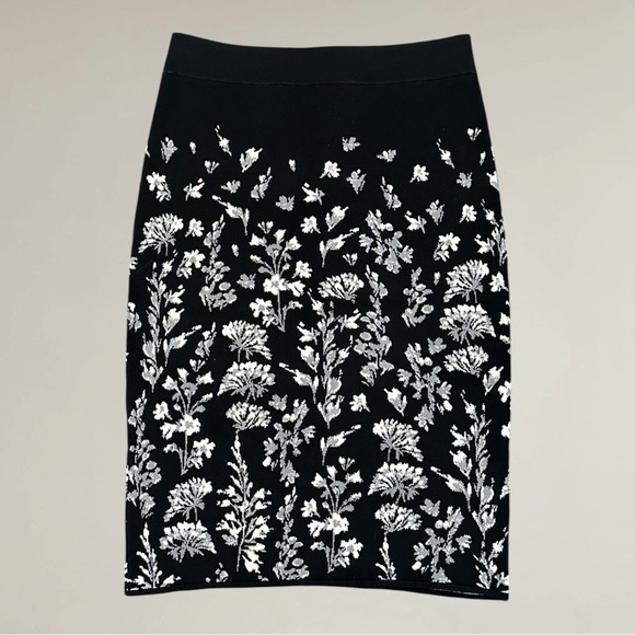 BCBGMaxAzria Floral Black and White Knee Length Skirt- Size Small - Picture 1 of 6